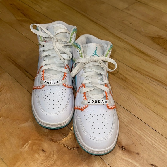 Nike Jordan 1 Mid Size 5 Youth (Rare) Great Condition! - Picture 2 of 8